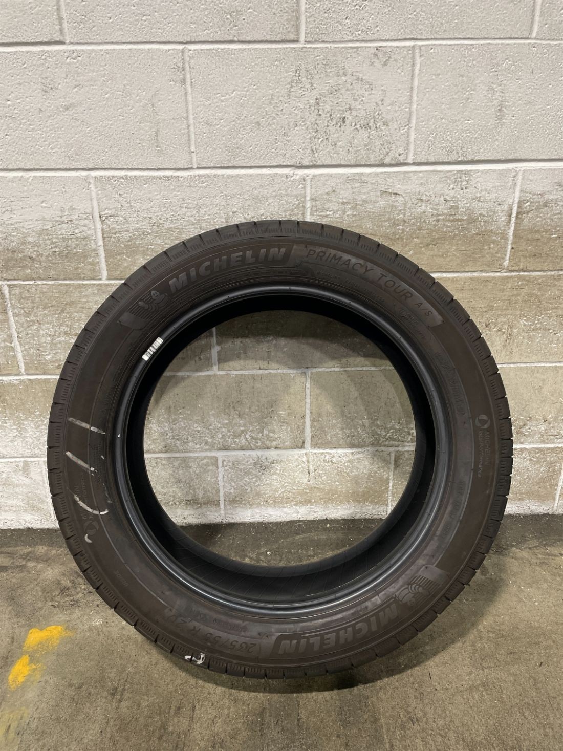 1x P235/55R20 Michelin Primacy Tour A/S 8/32 102 H Used Tire 2355520