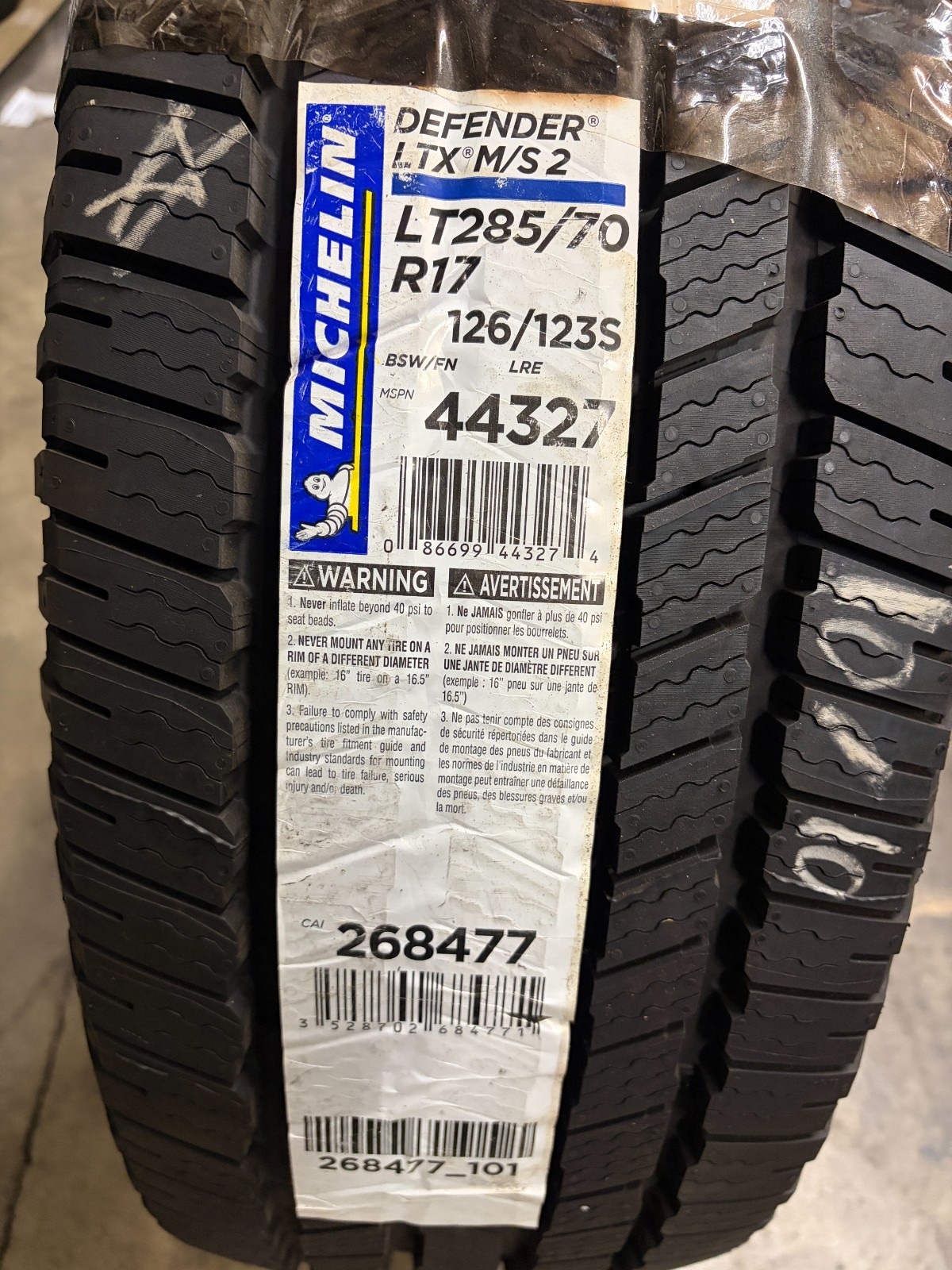 1 Tire Michelin Defender LTX M/S2 LT285/70R17 126/123 S All Season