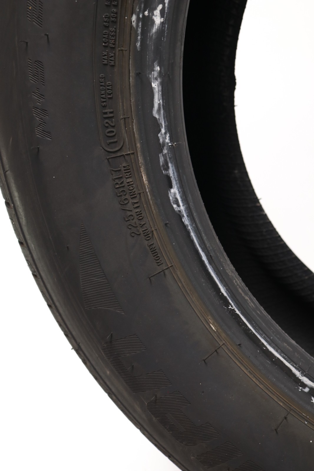 Set of 4 Used 225/65R17 Arizonian Silver Edition All Season – 102H – 9.5-10.5/32