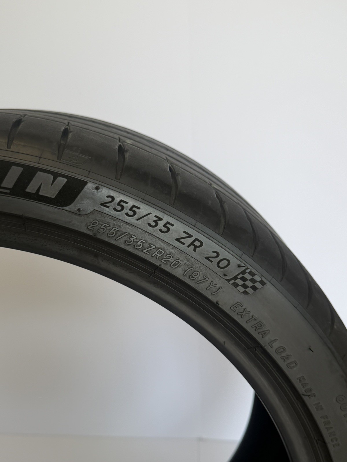 255/35ZR20 97Y Michelin Pilot Sport 4s 8.5/32 DOT 4021 2553520