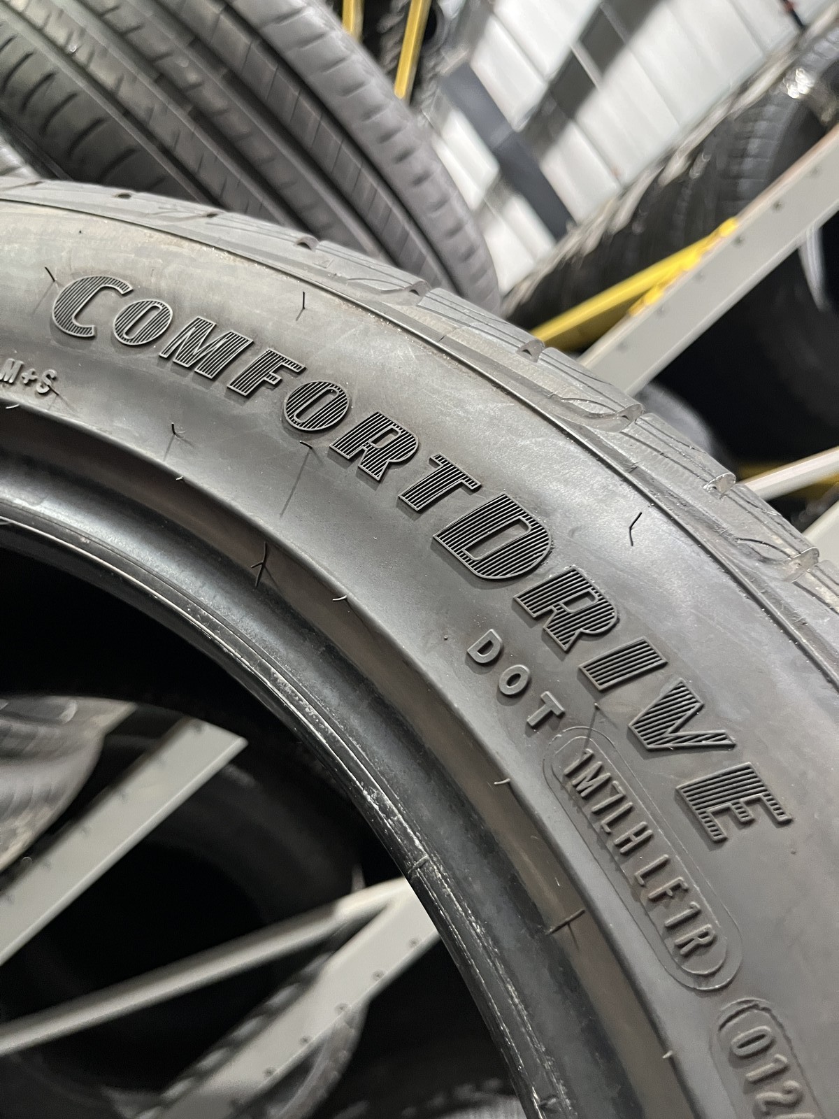 1 Tire Goodyear Assurance ComfortDrive 255/50R19 107V DOT.0124 9.5/32 NO Patch