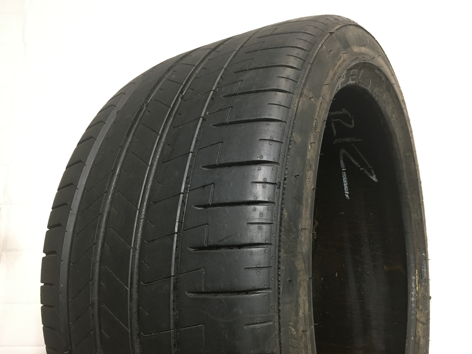 [1] Pirelli P Zero PZ4 P315/35ZR21 315 35 21 Tire 8.0-8.25/32