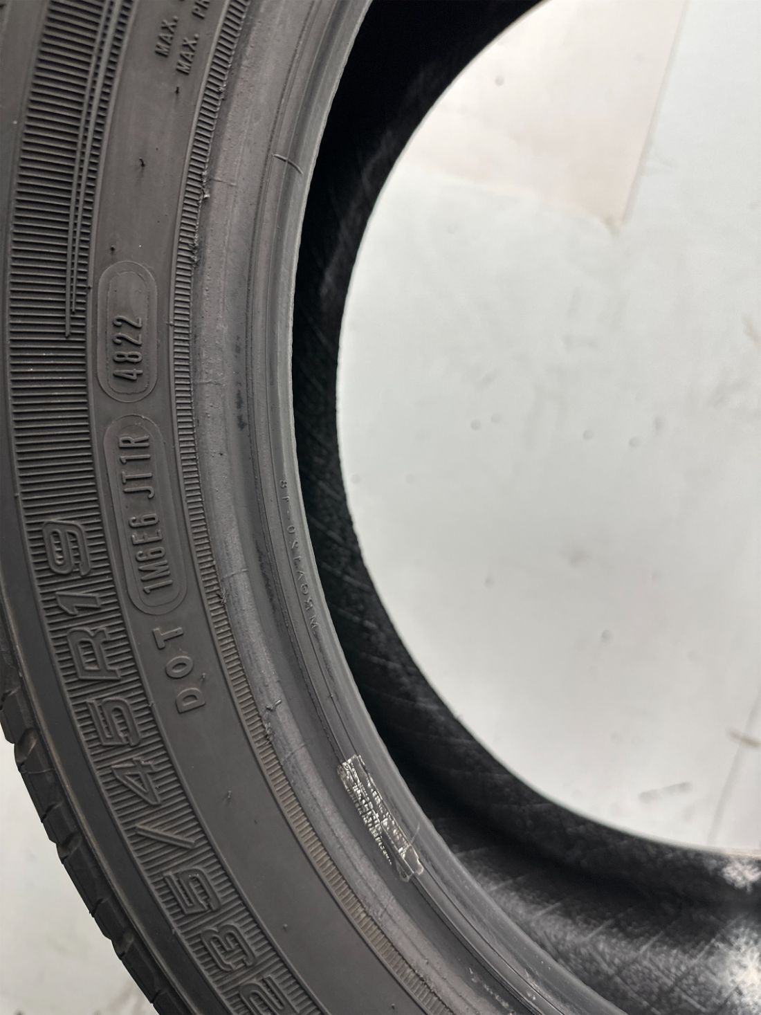 1 Used Kelly Edge AS P235/45R19 2354519 235/45/19 95 H – 7/32