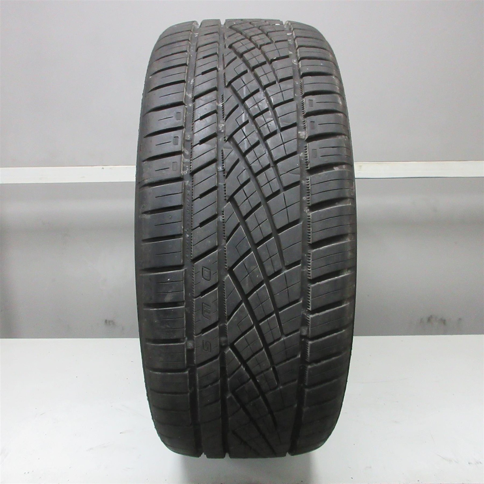 245/45ZR19 Continental ExtremeContact DWS 06 Plus 98Y Used Tire (9/32nd) (QTY 1)