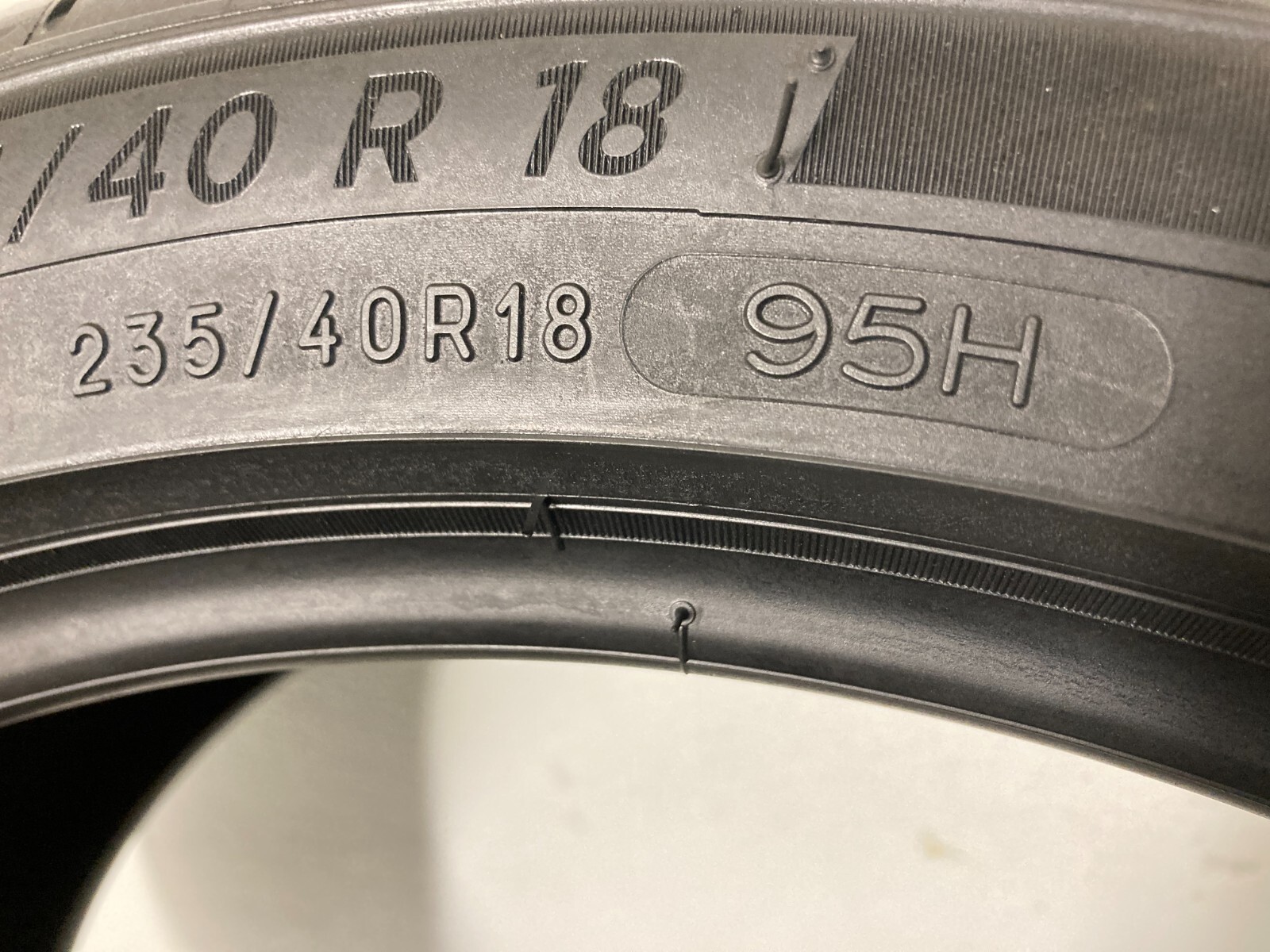 1 Tire 235 40 18 Michelin Primacy Tour A/S (9.00-9.50/32 Tread Like New) 95H