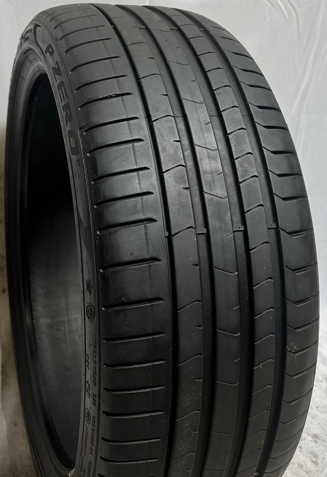 1 – NO REPAIRS 225/40R19 XL (93Y) Pirelli P Zero PZ4 RSC (*) BMW OEM – 7120