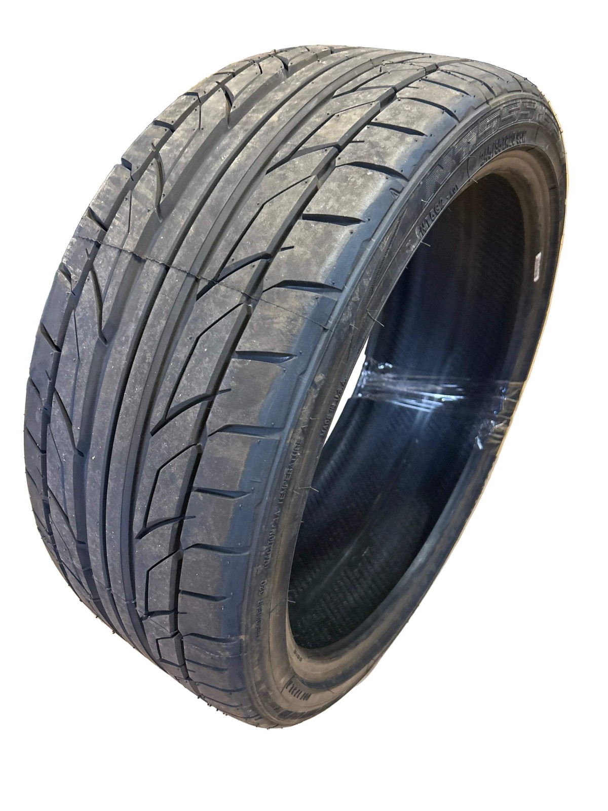 NITTO NT555 G2 BSW P 245 35 20 UHP TIRE 211060