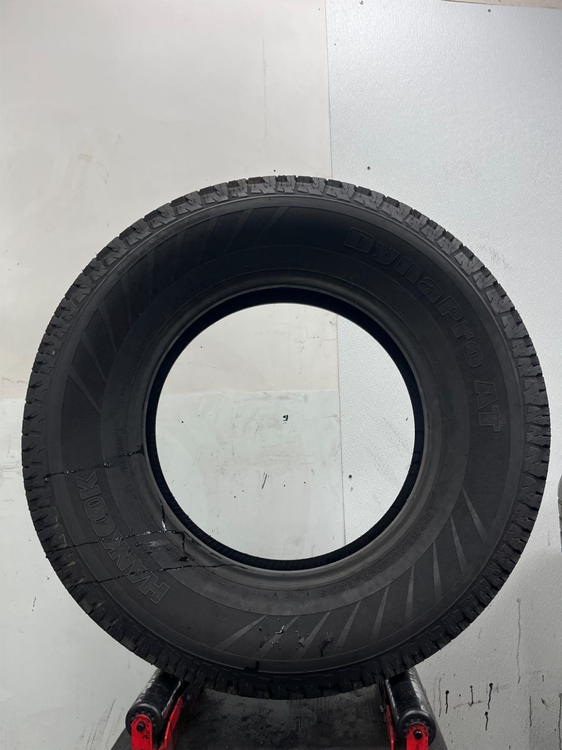 1 Used P235/75R17 Hankook DynaPro AT 108 S – 13/32