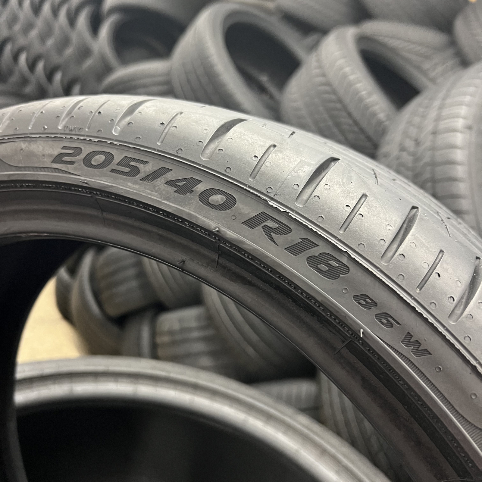 1 Tire LikeNEW Pirelli P Zero PZ4 Run Flat BMW 205/40R18 86W No Patch