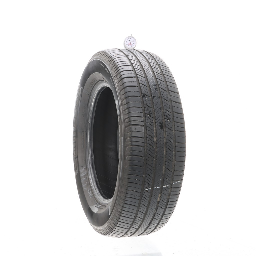 Set of (4) Used 235/65R17 Michelin Defender 2 104H – 6-7.5/32