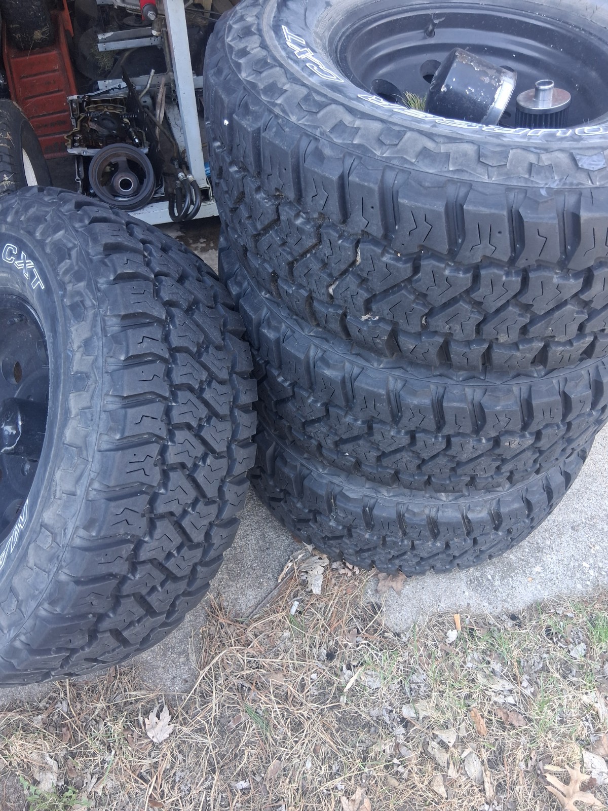 Lt 305/70/16… 6 Lug Chevy .. Only Fits 90s Won’t Fit 2000 And Up