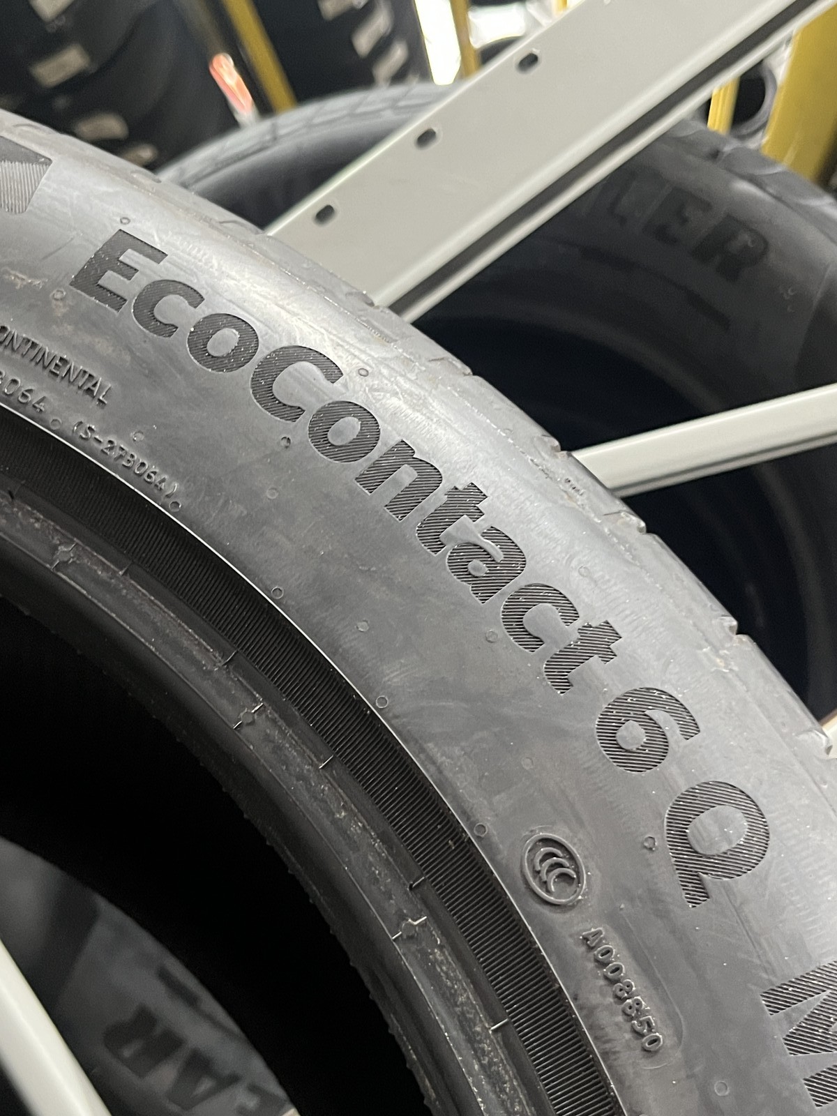 1 Continental EcoContact 6Q MO ContiSilent 325/40R22 114Y DOT.1625 6/32 NO Patch
