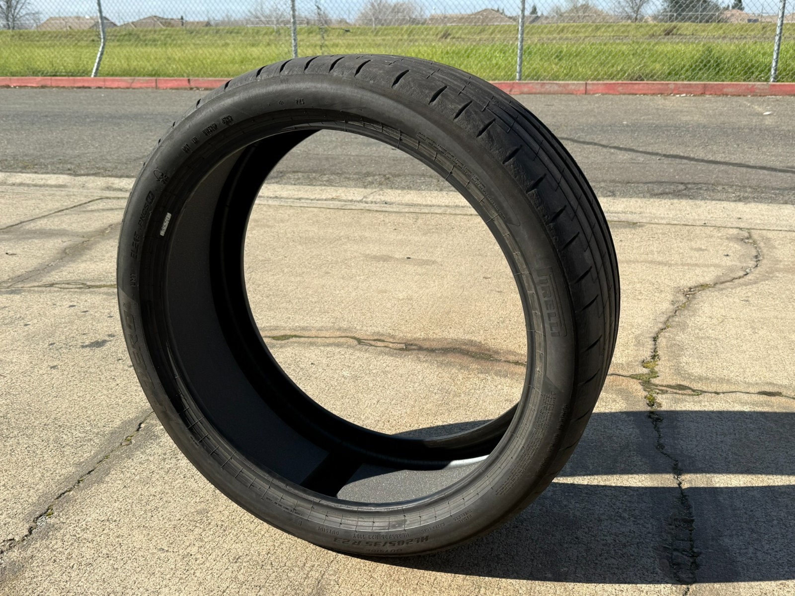1 Pirelli P ZERO (PZ5) 285/35R23 110Y Ultra High Performance Summer Tire LUCID