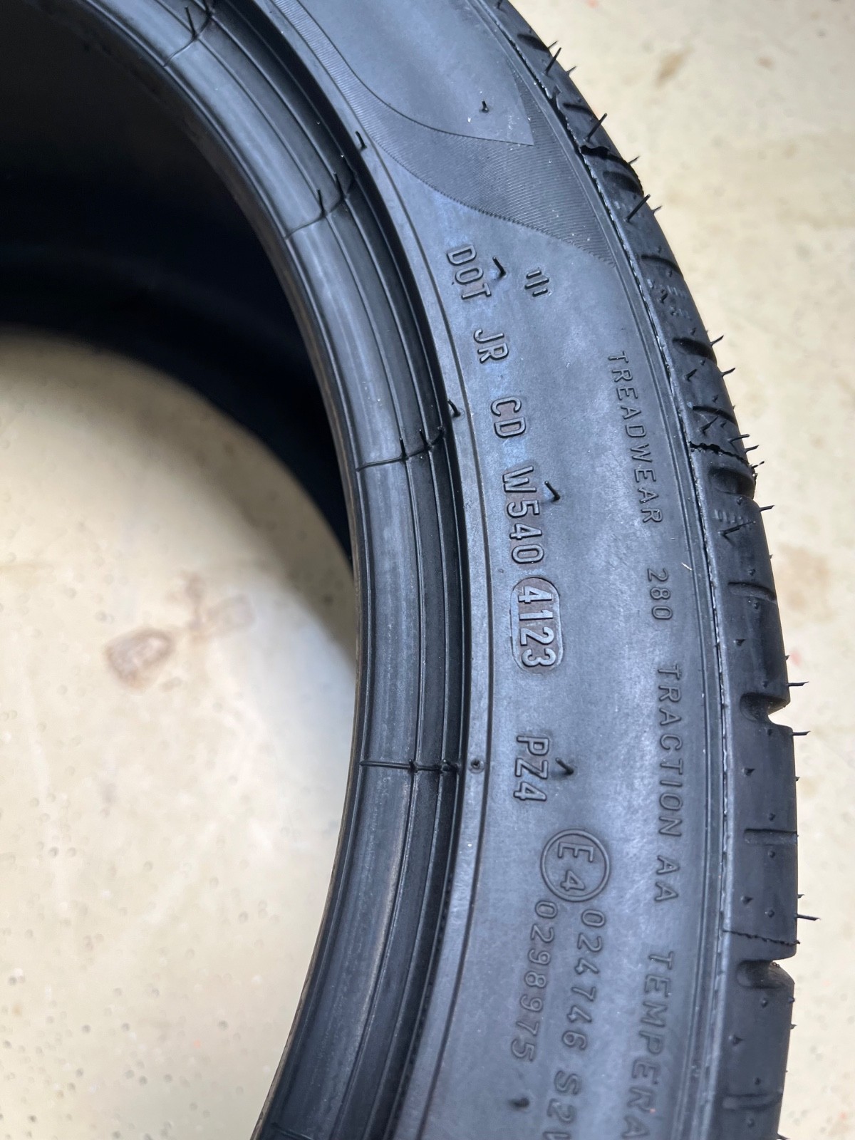 1 – TAKEOFF 305/35ZR20 XL (107Y) Pirelli P Zero PZ4 – 7047 NO REPAIRS