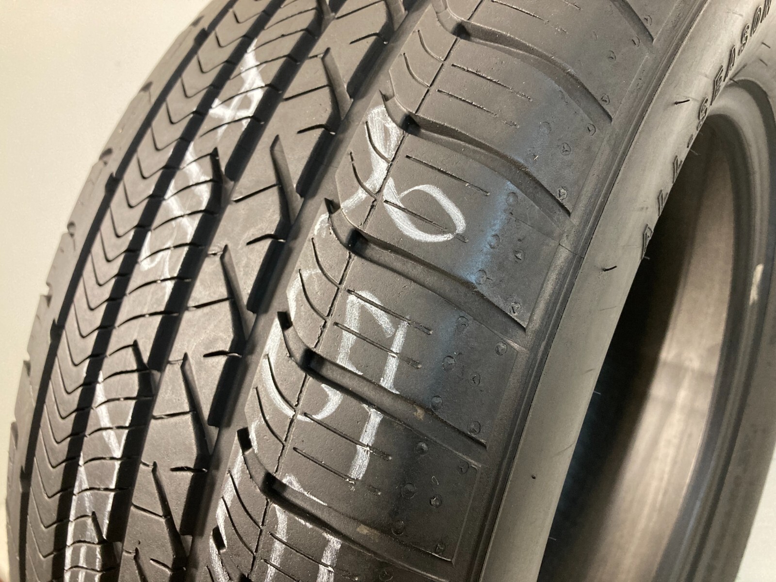 1 Tire 255 60 18 Goodyear Eagle Sport AO A/S (8.0/32 Tread) 108H