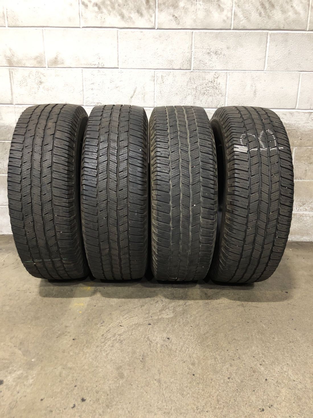 4x LT275/70R18 Michelin Defender LTX M/S 2 8/32 125 S Used Tires 2757018