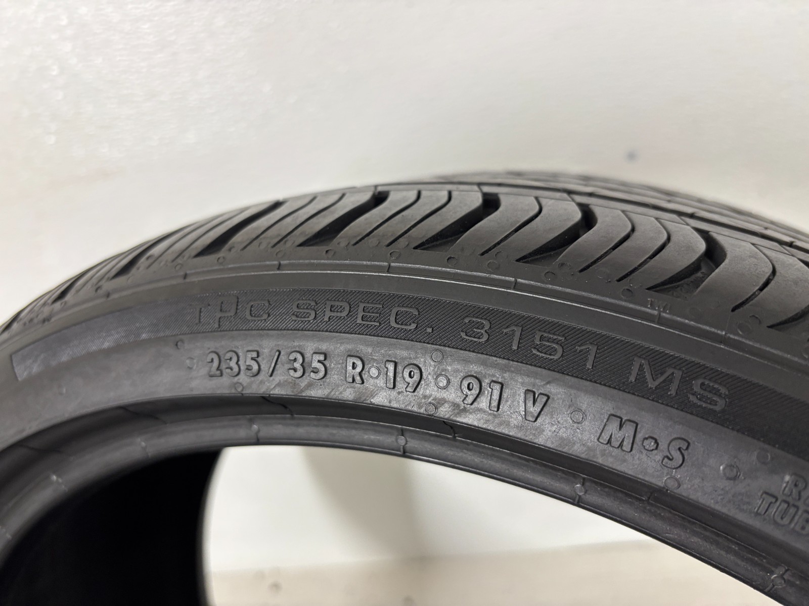 1 Tire 235 35 19 Continental ProContact RX Run Flat (8.20/32=90% Tread Left) 91V