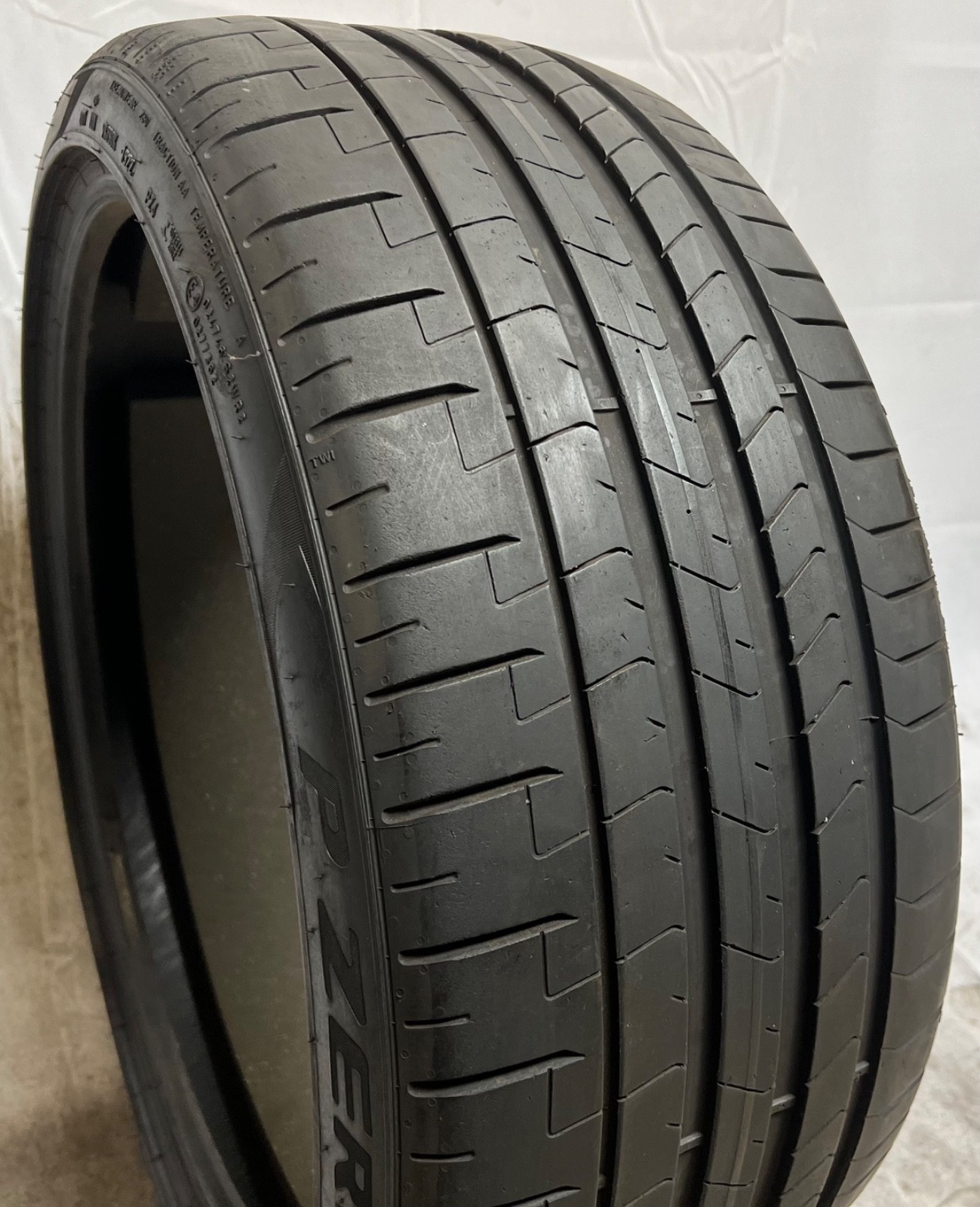 1 – TAKEOFF 235/35R20 (92Y) Pirelli P Zero PZ4 PNCS (T0 ELECT) – 7102 NO REPAIRS