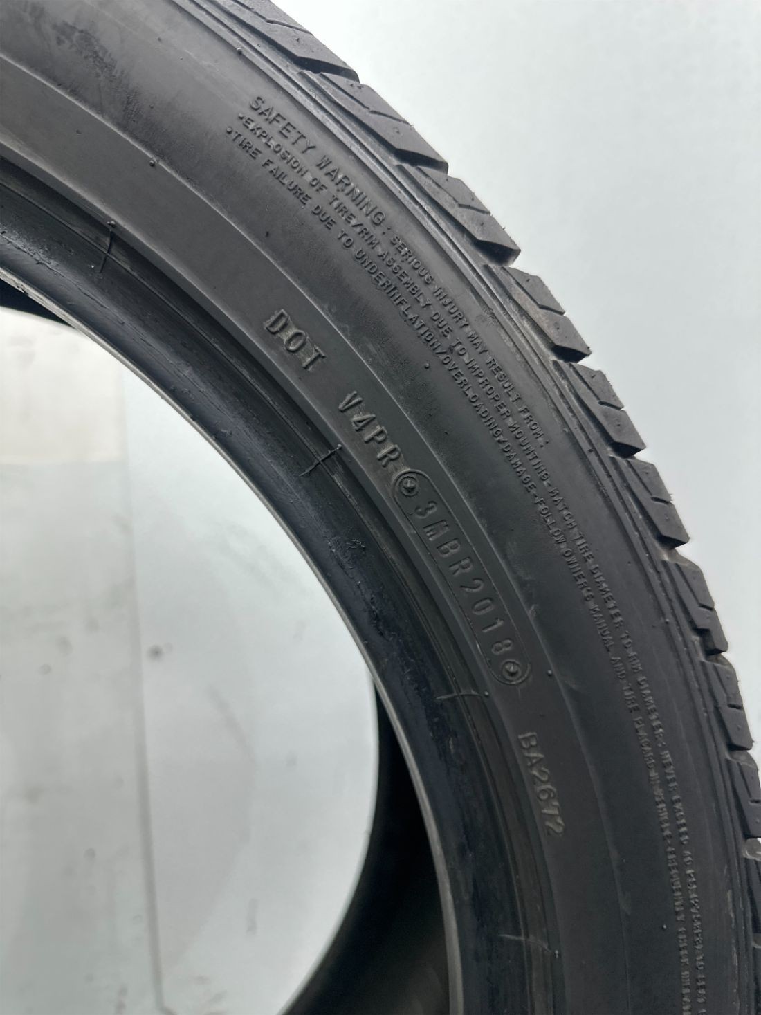 1 Used P305/40R22 Ohtsu ST 5000 All Season 114 H – 10/32