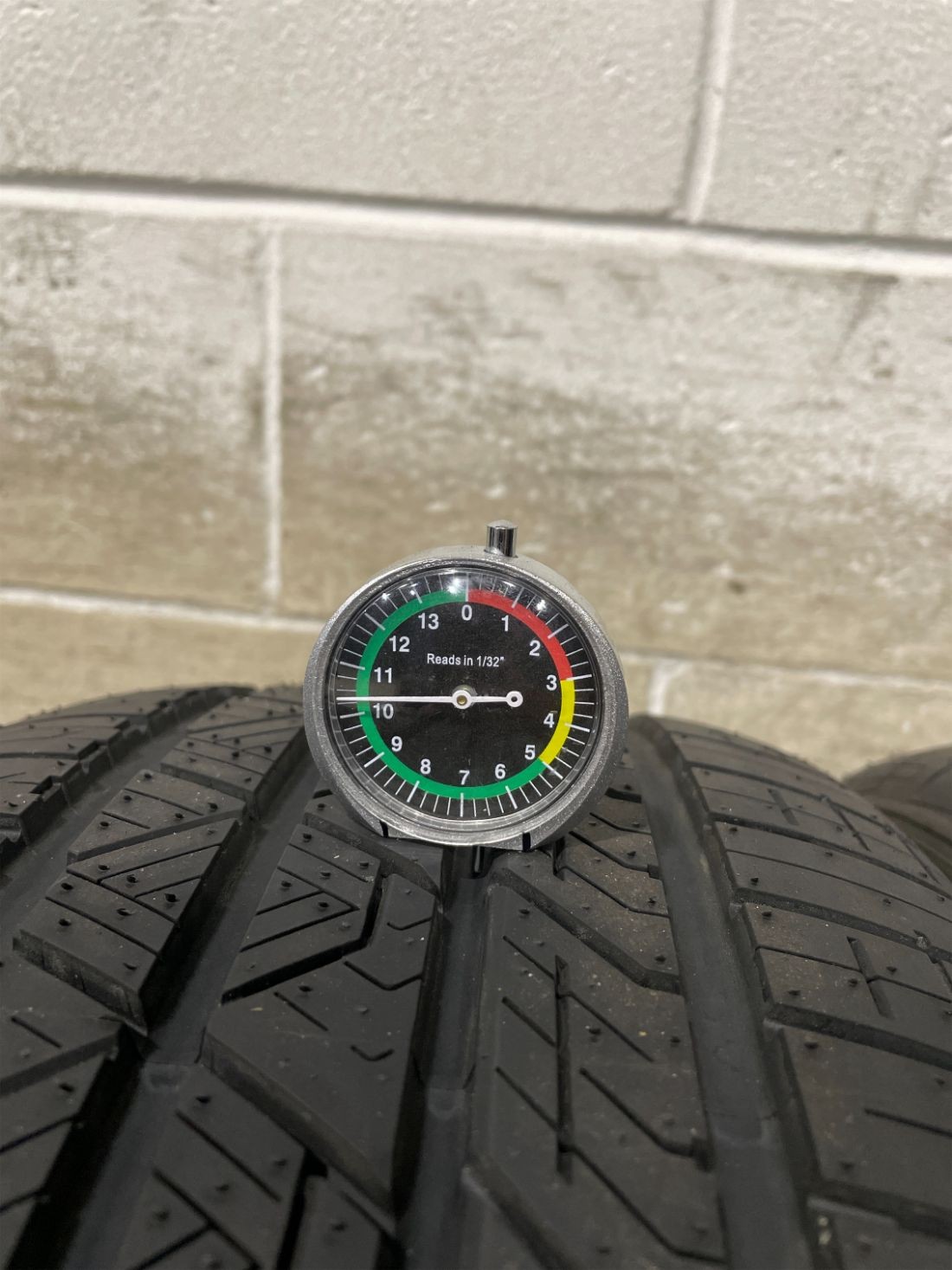 2x P245/45R20 Road Hugger GT Ultra 10/32 103 W Used Tires 2454520