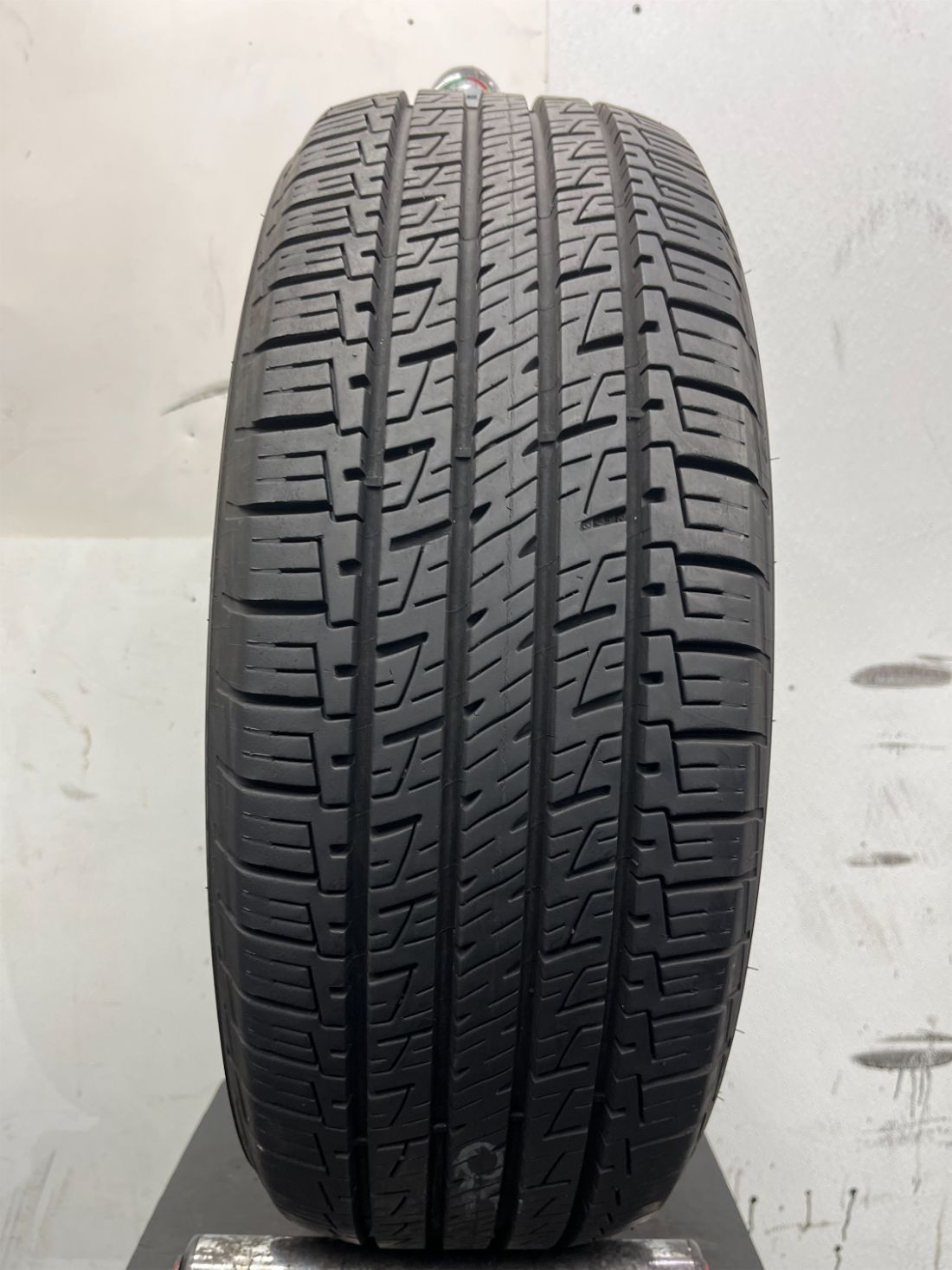 1 Used P225/55R19 Goodyear Assurance MaxLife 99 V – 12/32
