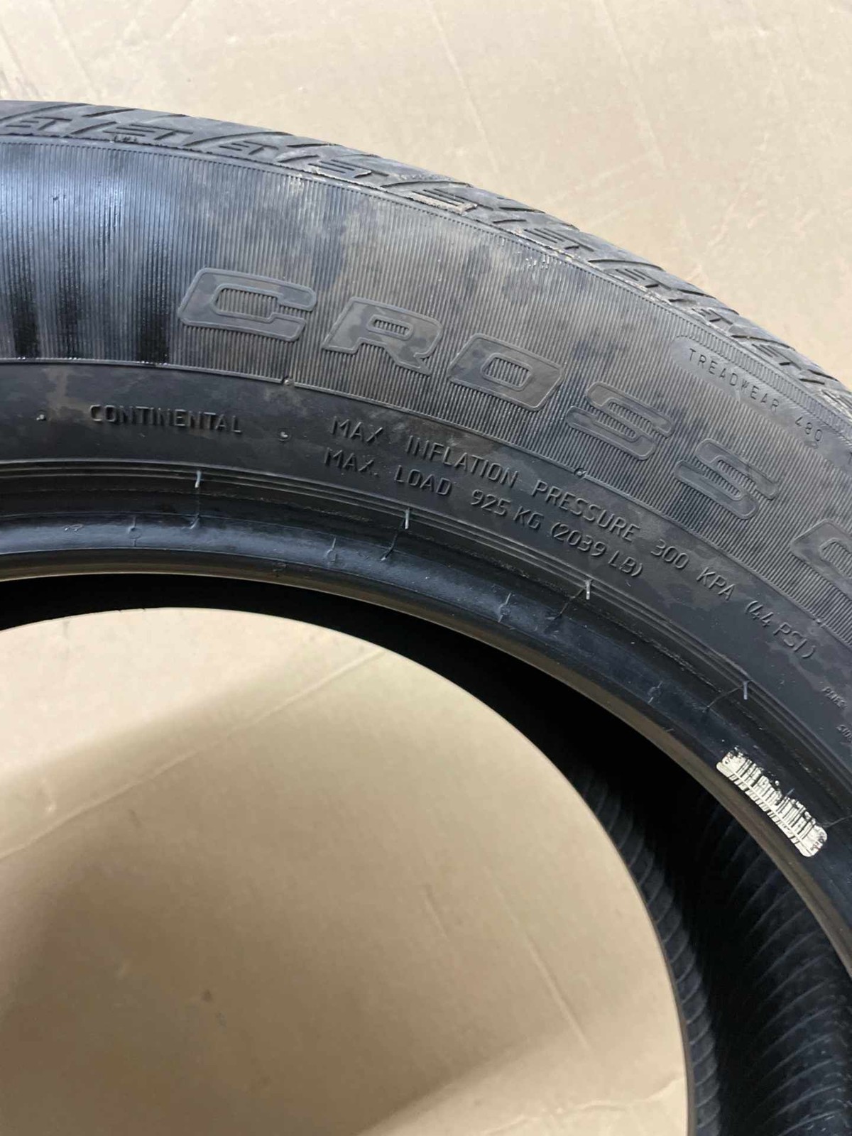 (A) CONTINENTAL CROSS CONTACT LX SPORT 255/50R20 105T DOT 1323 8/32NDS
