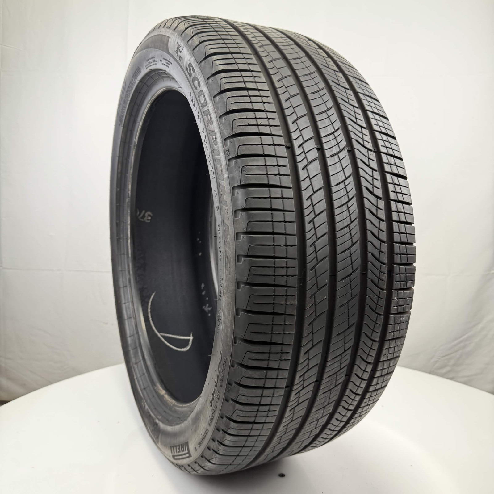 Used 255/45R20 Pirelli Scorpion MS 105V 8/32 (DOT 25)