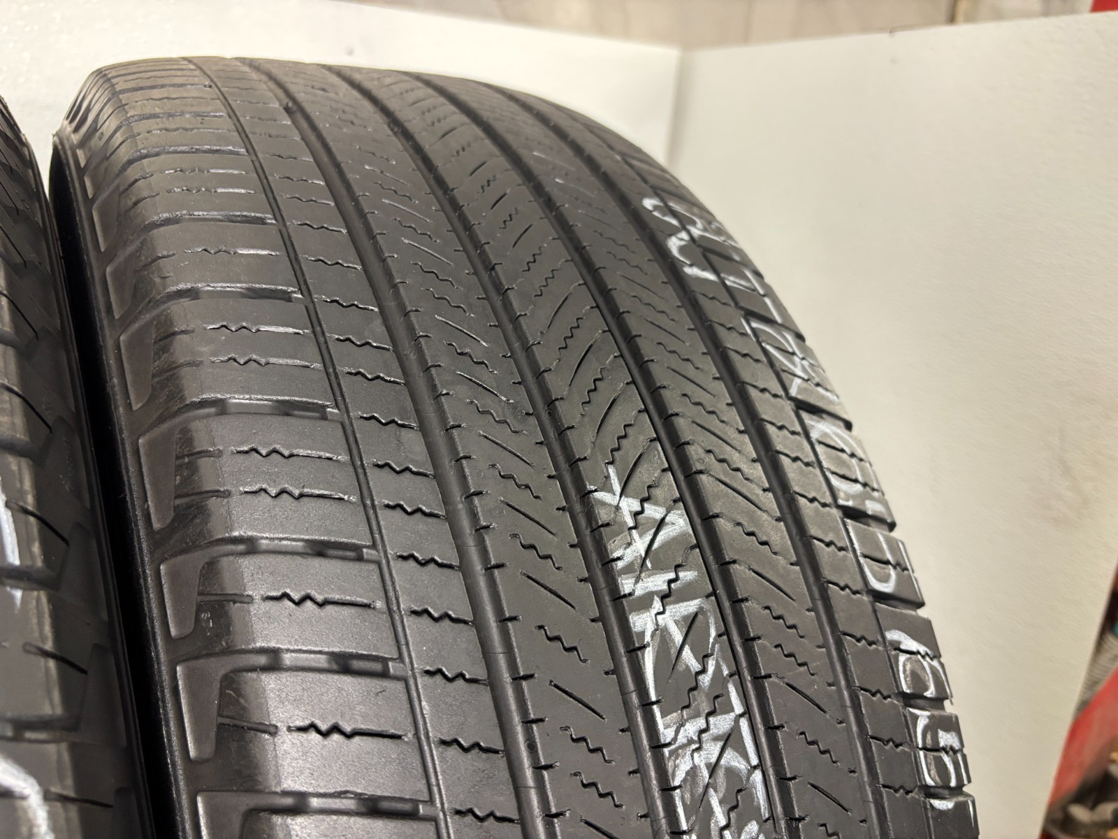 NO SHIPPING ONLY LOCAL PICK UP 2 tires 265 65 18 Michelin Primacy LTX