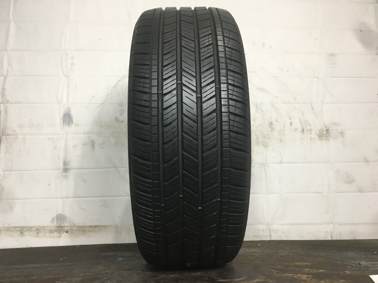 [1] Goodyear Assurance Finesse P215/50R18 215 50 18 Tire 7.75-8.0/32