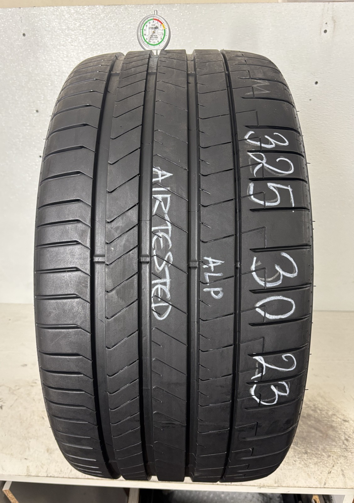 1 Tire 325 30 23 Pirelli P Zero PZ4 ALP (8.20/32 = 90% Tread Left) 109Y