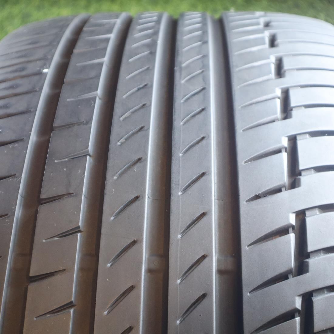 315 35 22 Continental Premium Contact 6 Run Flat 85% Tread 7/32 111Y #26876