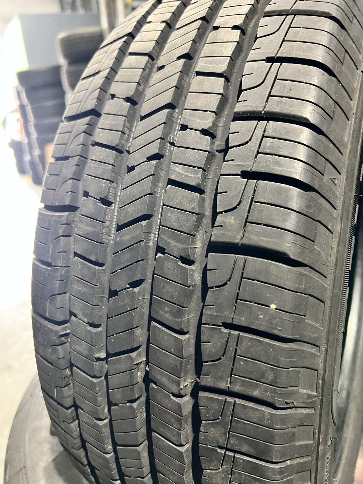 1 New Goodyear Reliant All-season 215/55R17 94V DOT.5025 9.75/32 New