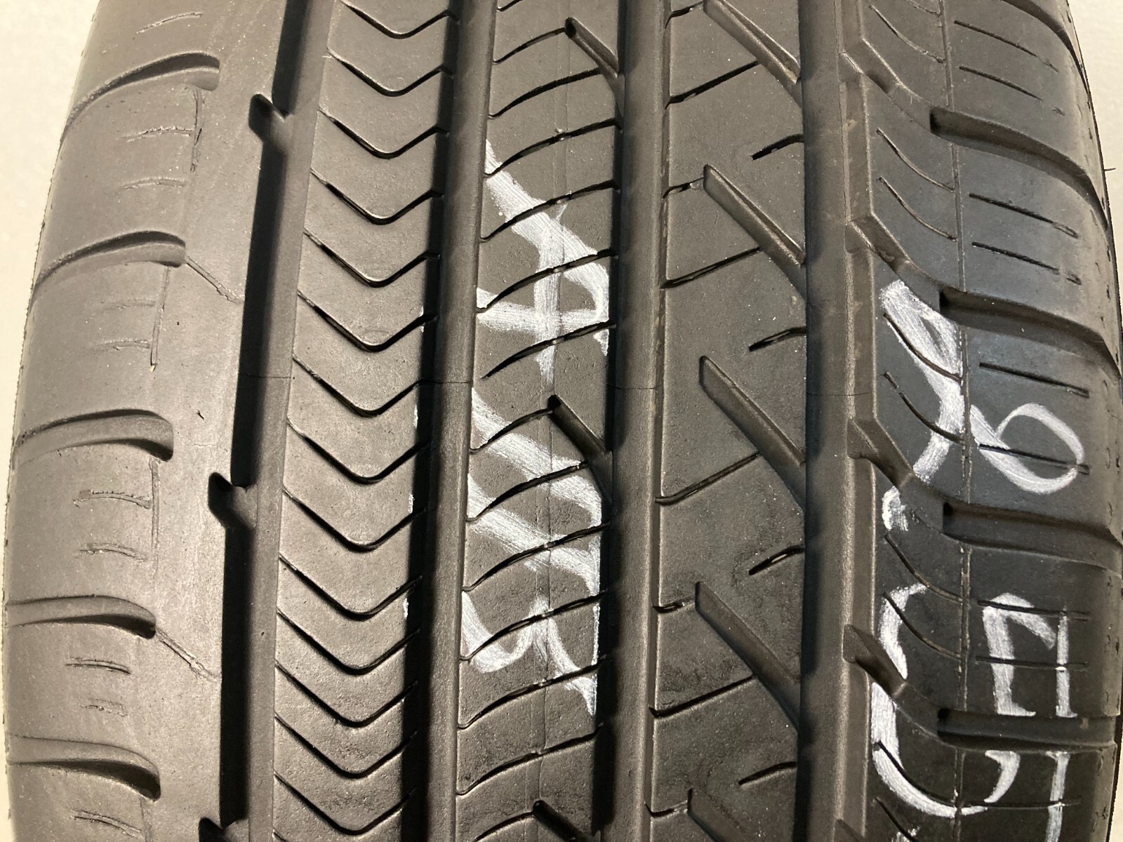 1 Tire 255 60 18 Goodyear Eagle Sport AO A/S (8.0/32 Tread) 108H