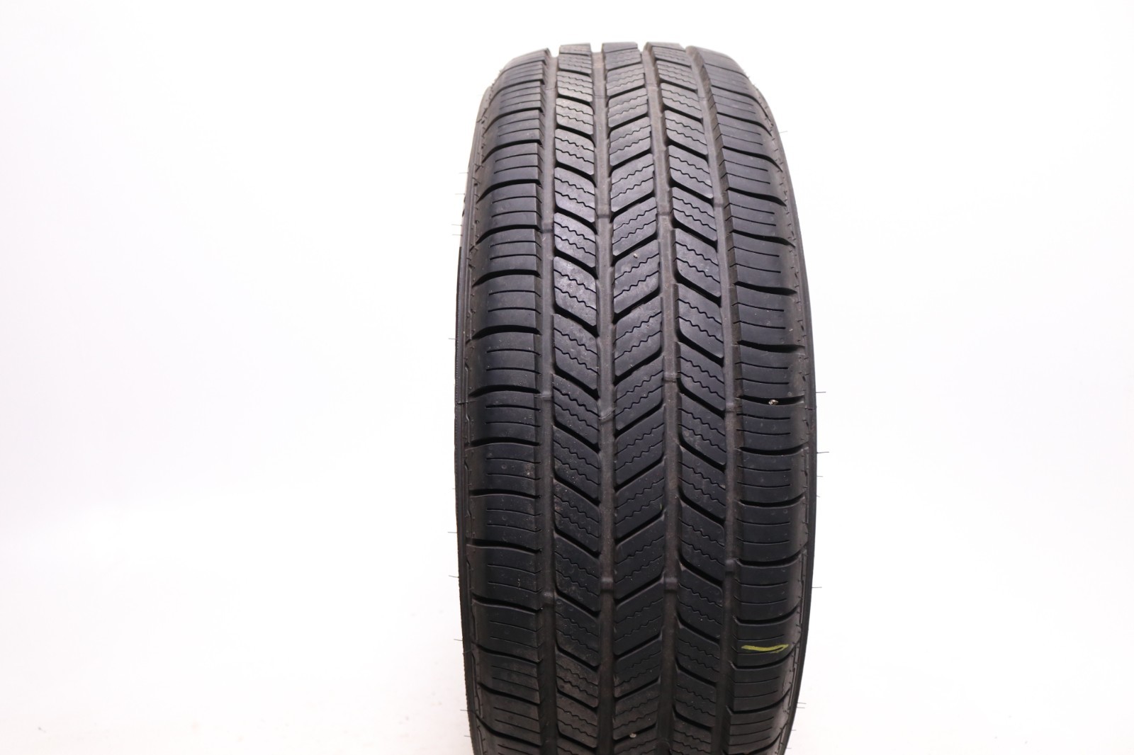 Set of 2 Used 235/60R18 Bridgestone Turanza EverDrive Enliten 107H – 10.5-11/32