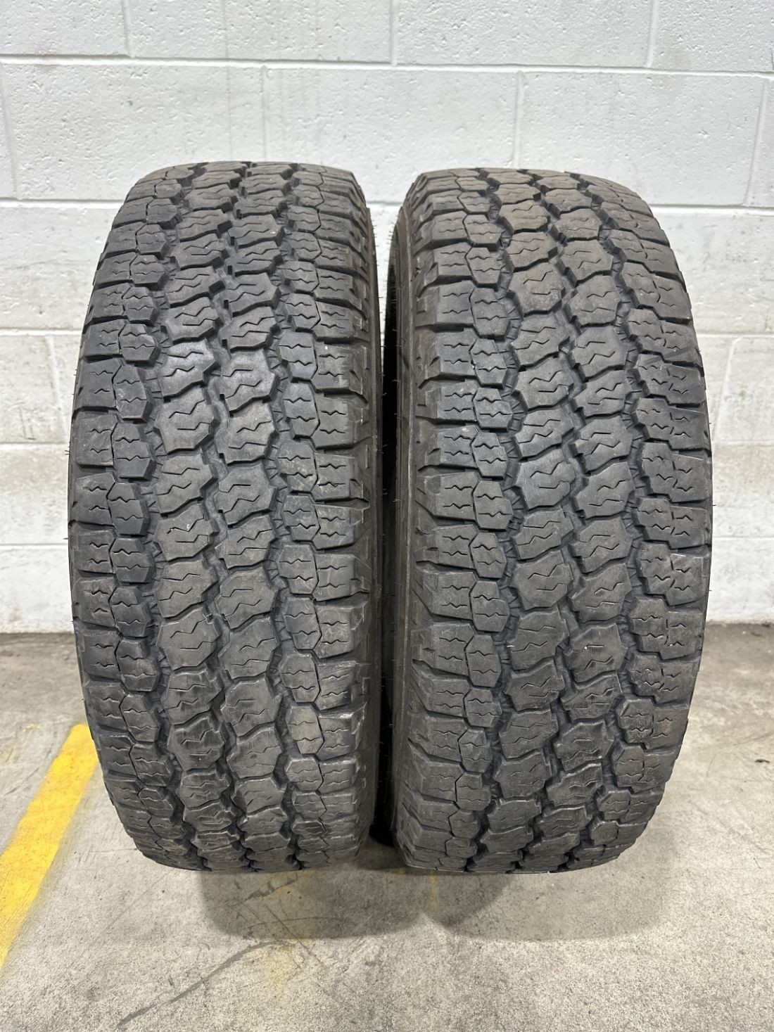 2x LT275/70R18 Goodyear Wrangler All-Terrain Adventure 12/32 125 R Used Tires