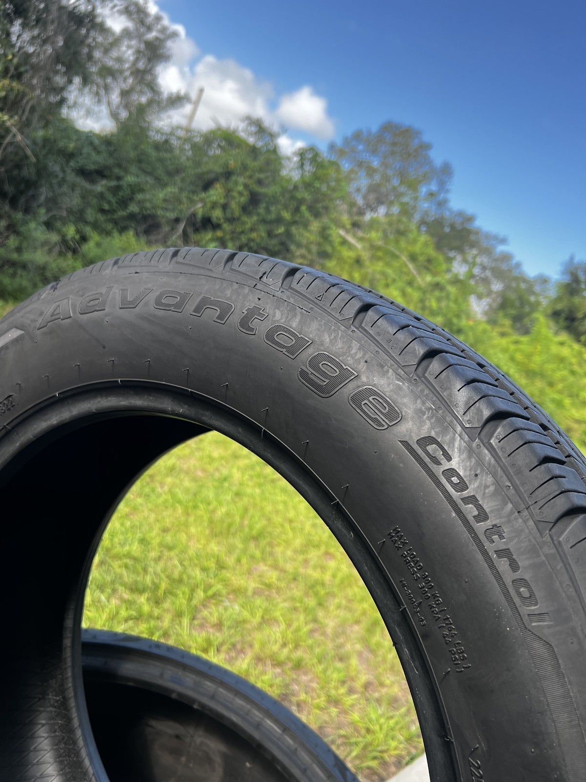 1 Tire BFGoodrich Advantage Control 225/60R18 100H DOT.4822 8/32 NO Patch