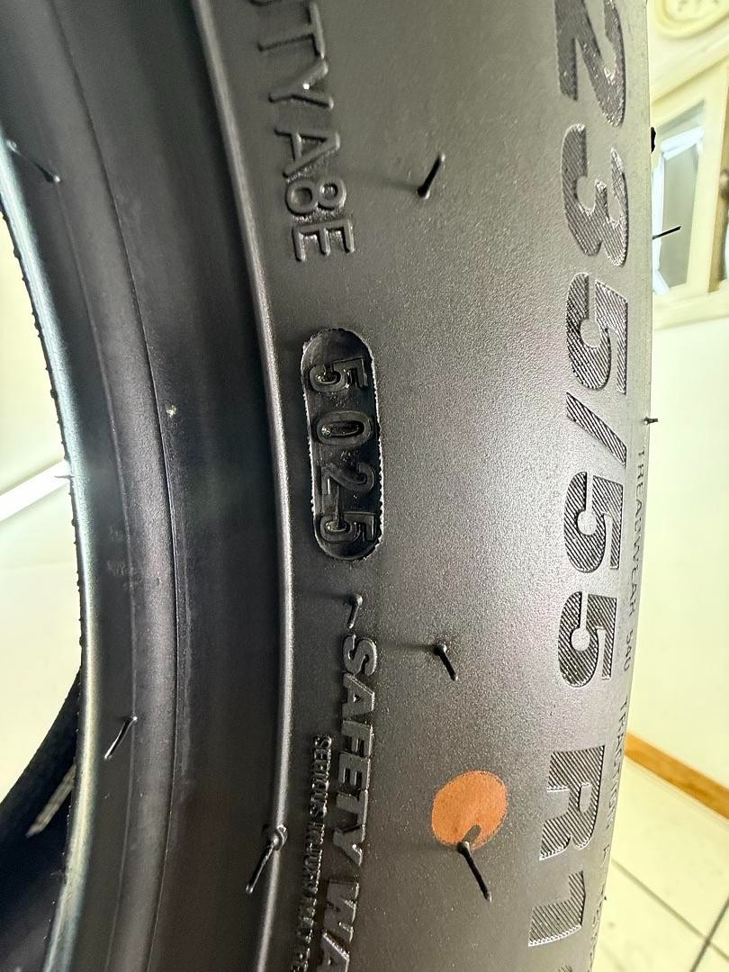 235/55R19 kumho Crugen HR71 101H 10/32Tread Used Tire 2355519 ID#21956