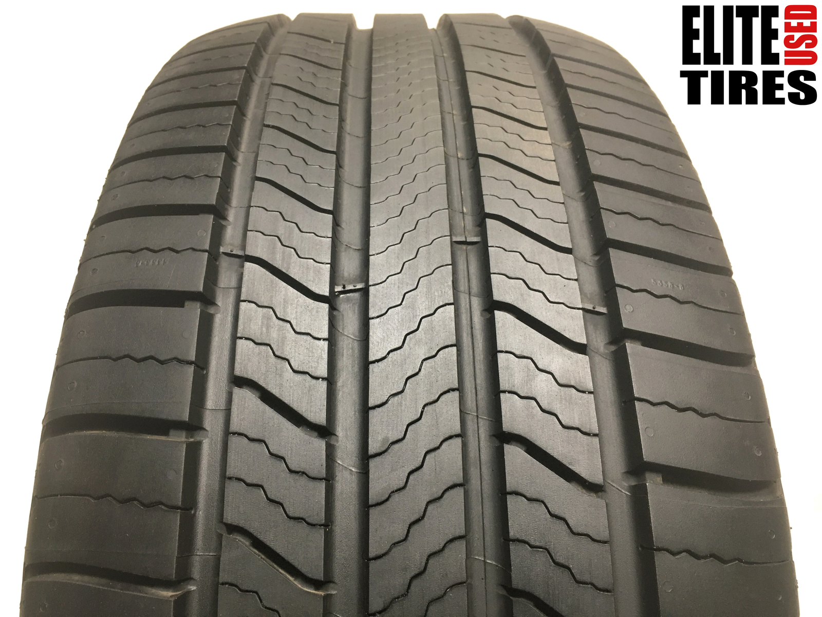 [1] Michelin Defender2 P235/45R19 235 45 19 Tire – Driven Once