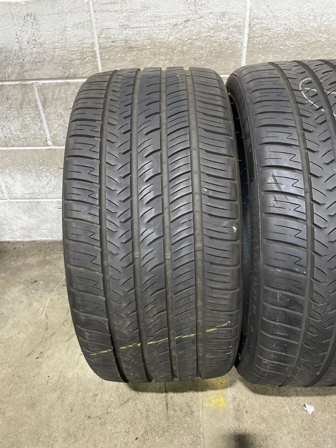 2x P275/35R21 Advanta HPZ-02 ALL SEASON 9/32 103 Y Used Tires 2753521