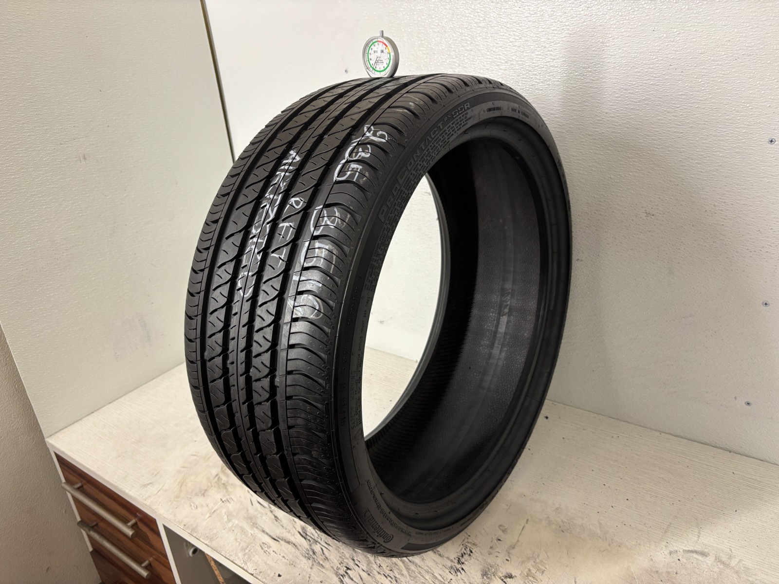 1 Tire 235 35 19 Continental ProContact RX Run Flat (8.20/32=90% Tread Left) 91V