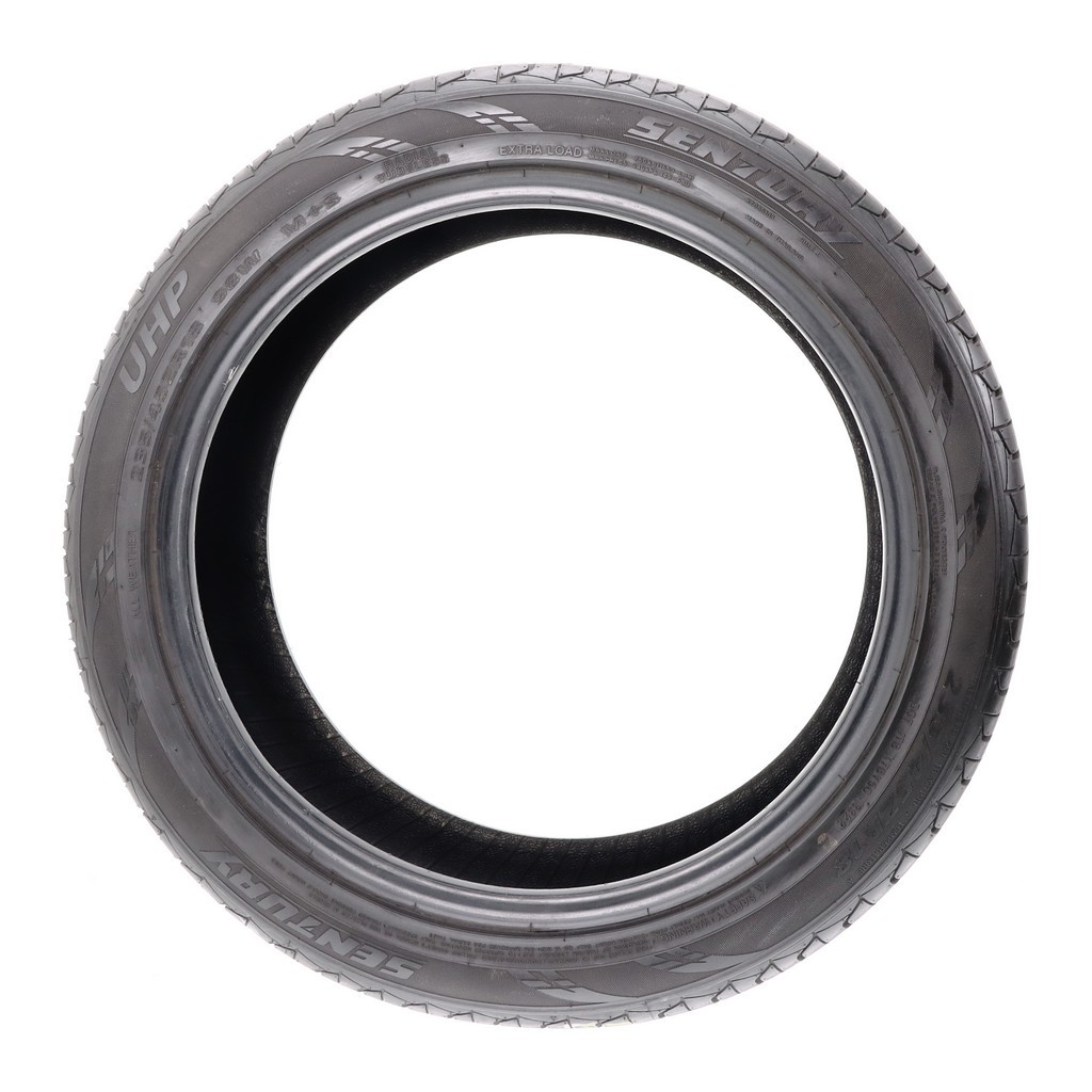 Used 235/45ZR18 Sentury UHP 98W – 8.5/32