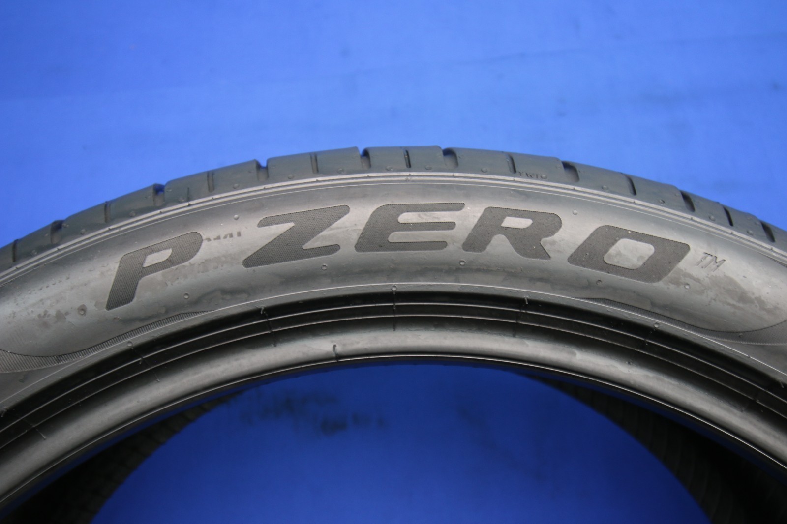 1 Used Pirelli Pzero MGT1 PZ4 265/40ZR21 265/40/21 2654021 105Y