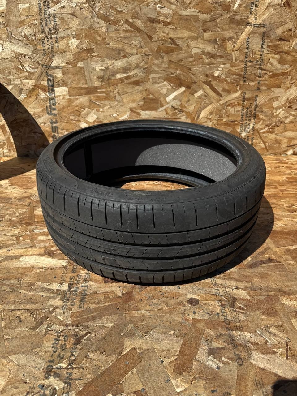 Pirelli 235/35R20 92Y Tire2023 year.Very good condition. Ready to install.