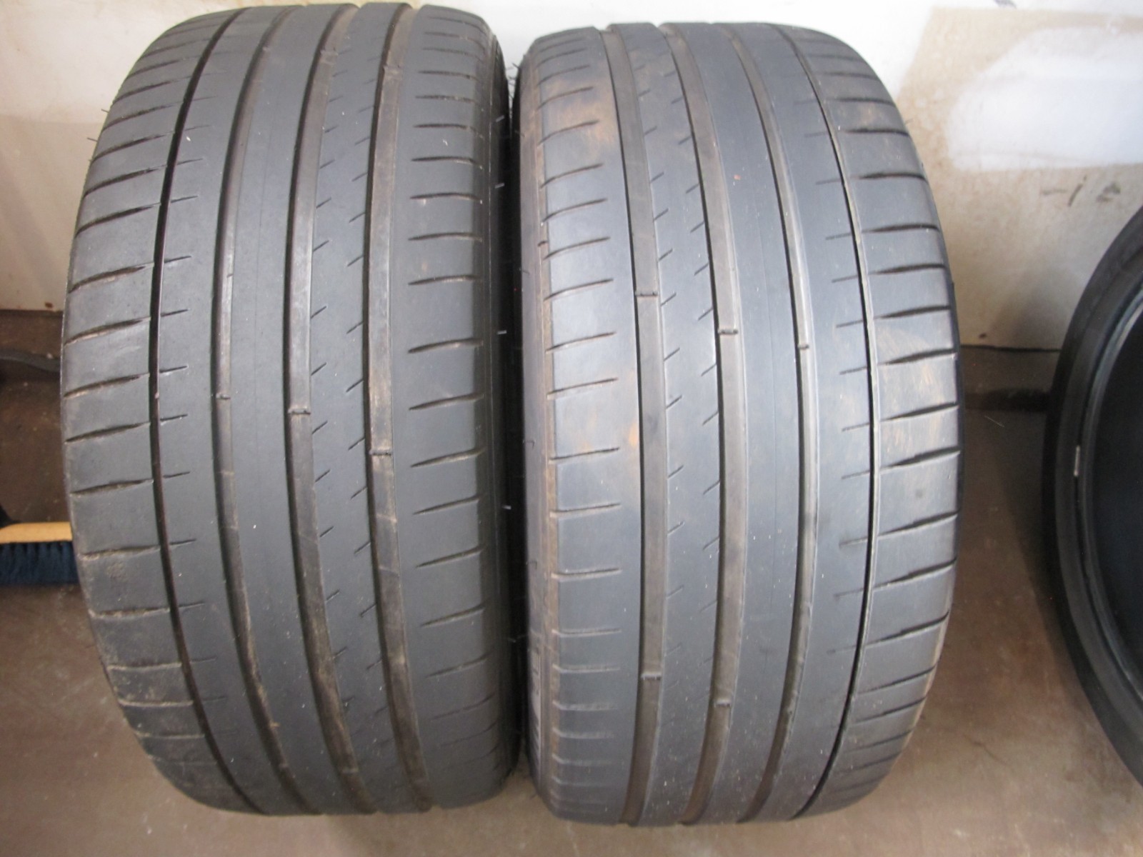 Used 255/40ZR20 Michelin Pilot Sport All Season 4 – 101Y – 4.5-5/32 One Plugged