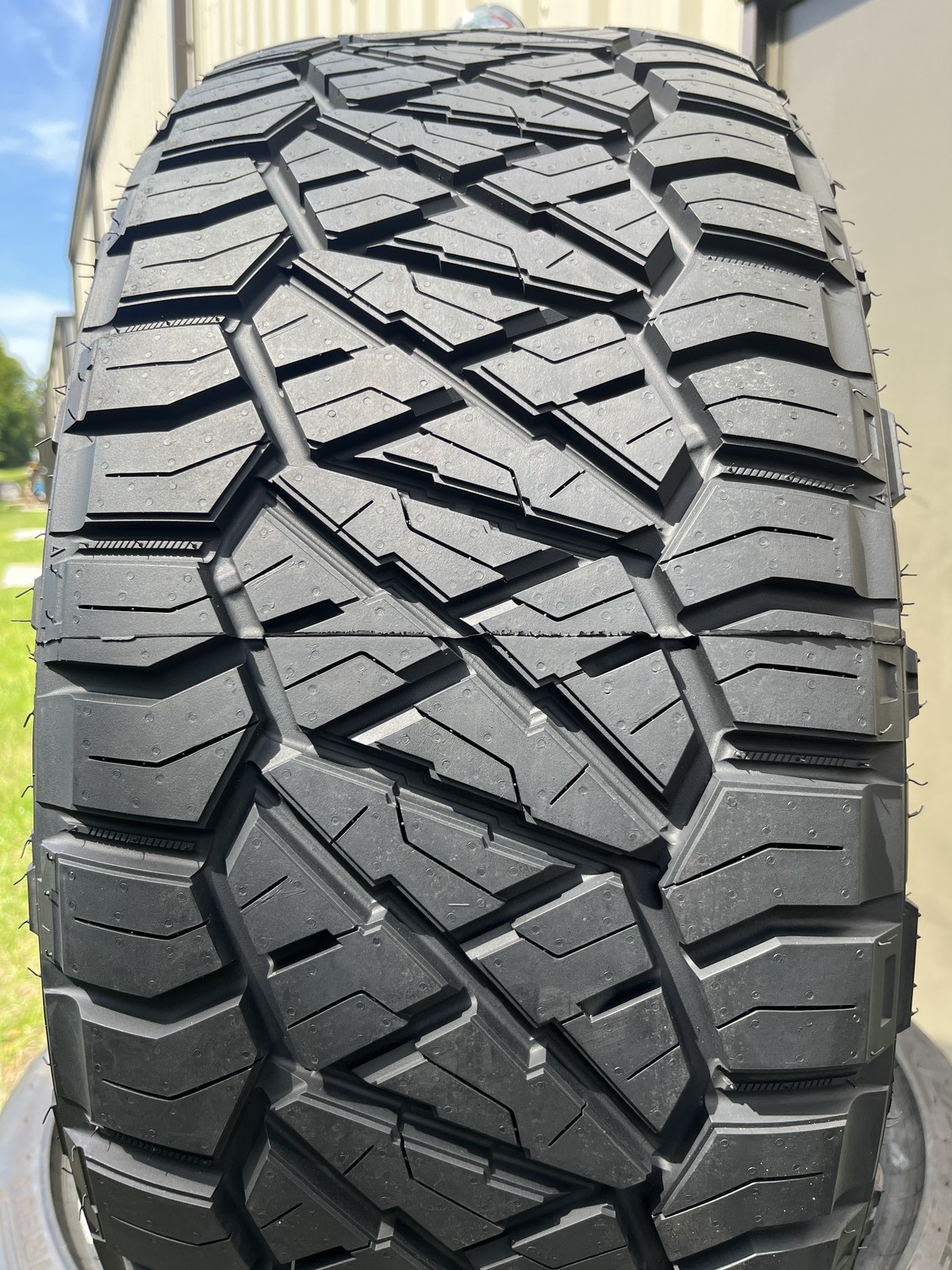 1 New Nitto Ridge Grappler 285/45R22 114Q DOT.1422 13/32 New