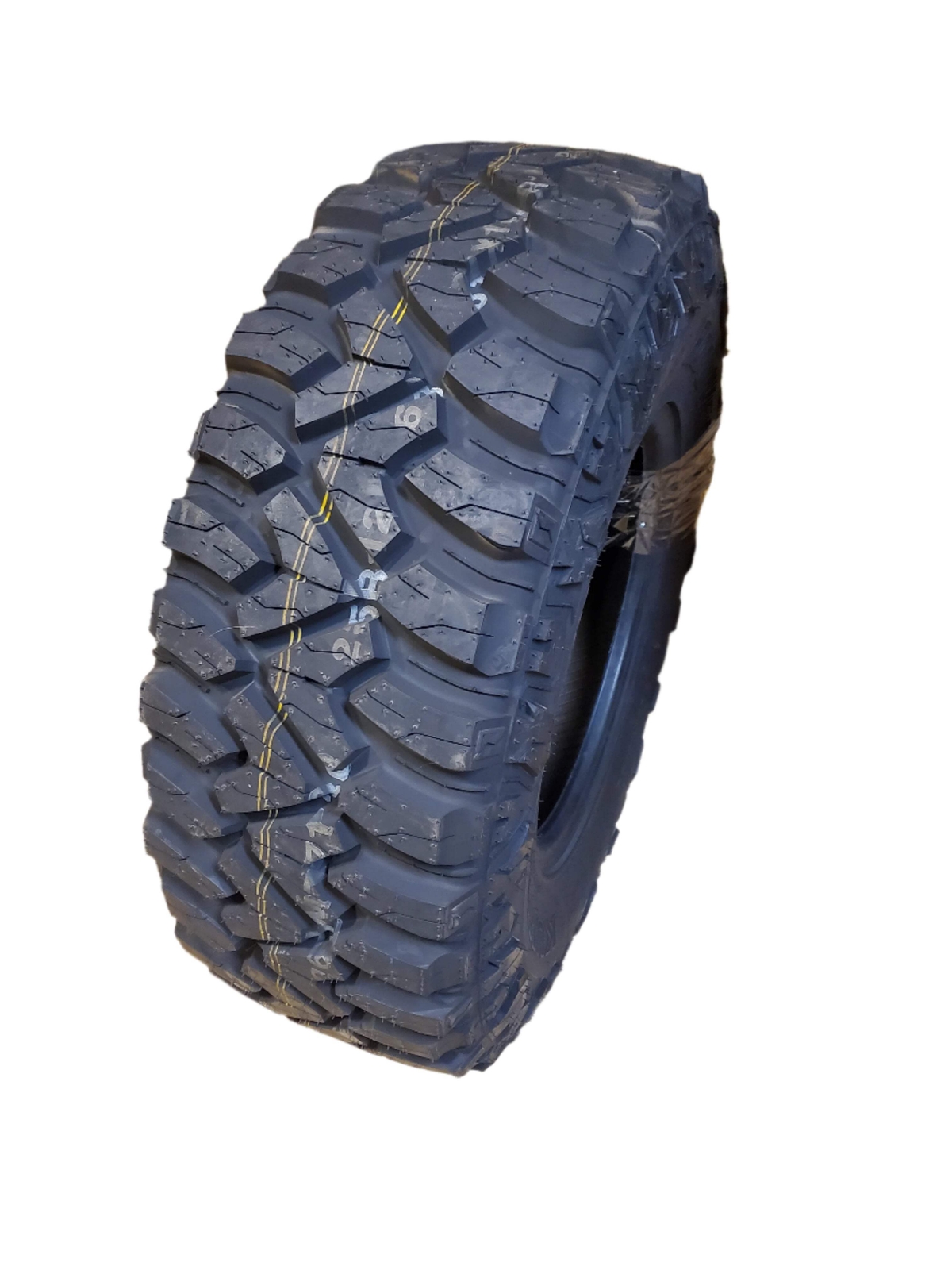 NOS KUMHO ROADVENTURE MT71 BSW LT 31 10.50 15 109Q 6PLY MUD TIRE 2270733