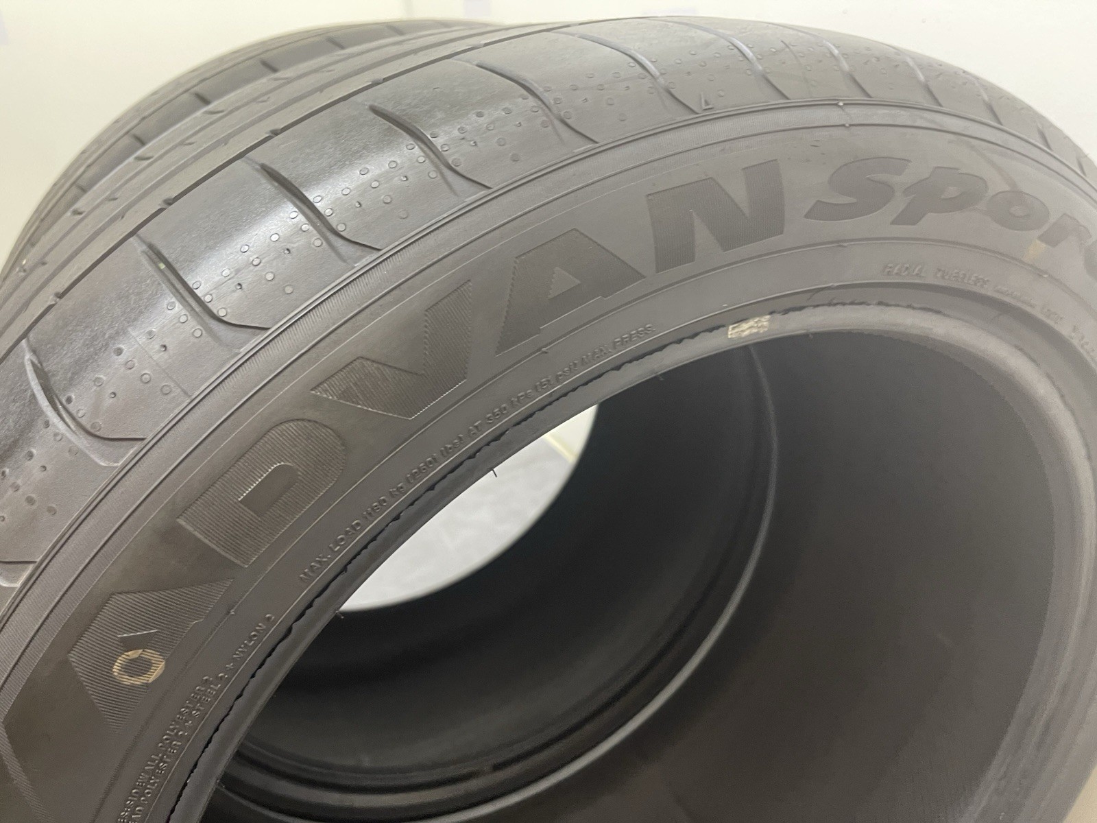 Set of 2 Tires Yokohama Advan Sport V107D MO1 325/40ZR22 325/40/22 3254022 91895