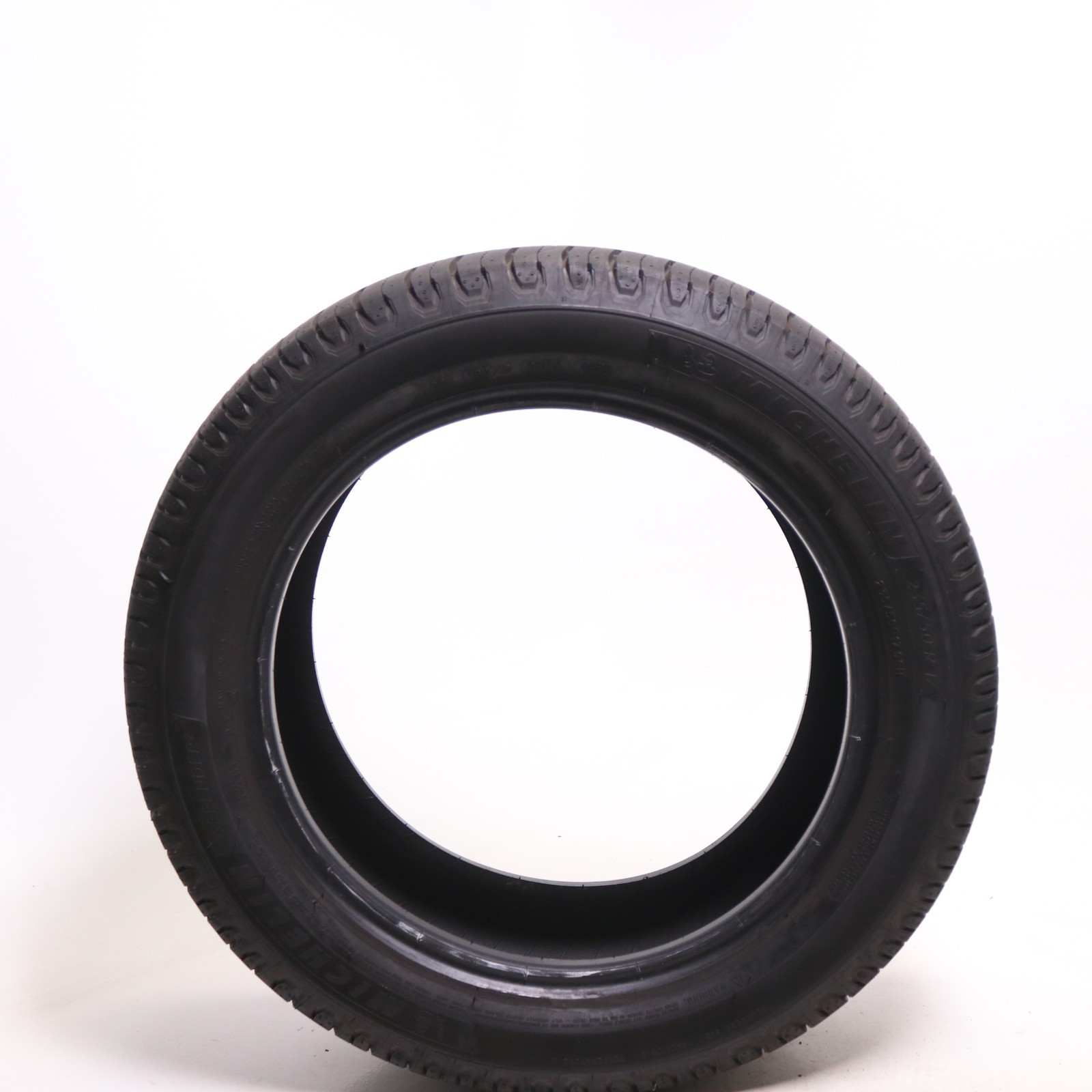 Set of 2 Used 235/50R17 Michelin Defender 2 – 96H – 9-10/32