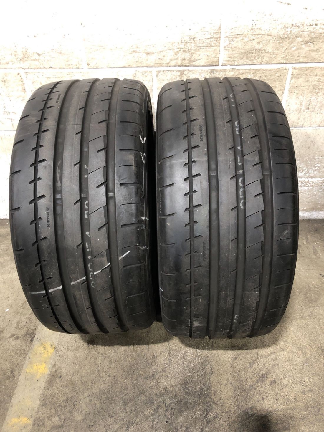 2x P275/40R18 Yokohama Advan Apex V601 9/32 103 Y Used Tires 2754018