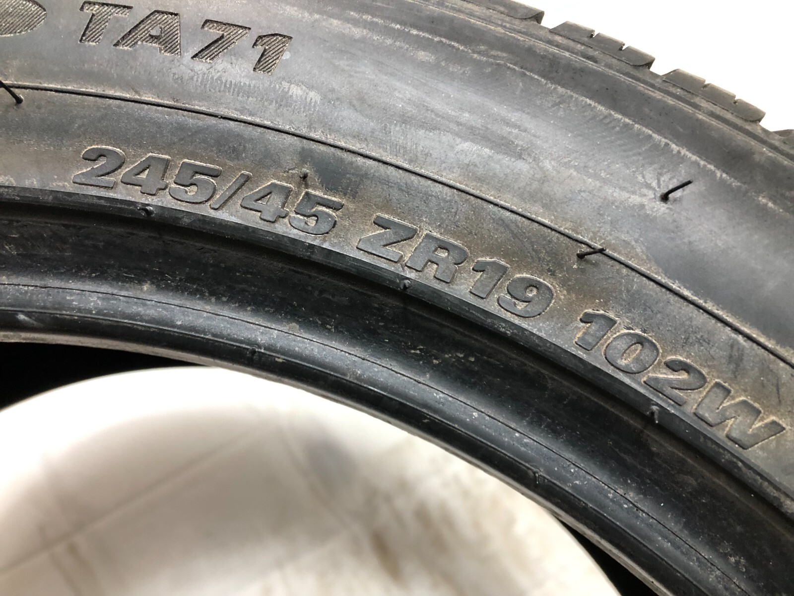 [1] Kumho Solus TA71 P245/45ZR19 245 45 19 Tire 9.75-10.0/32